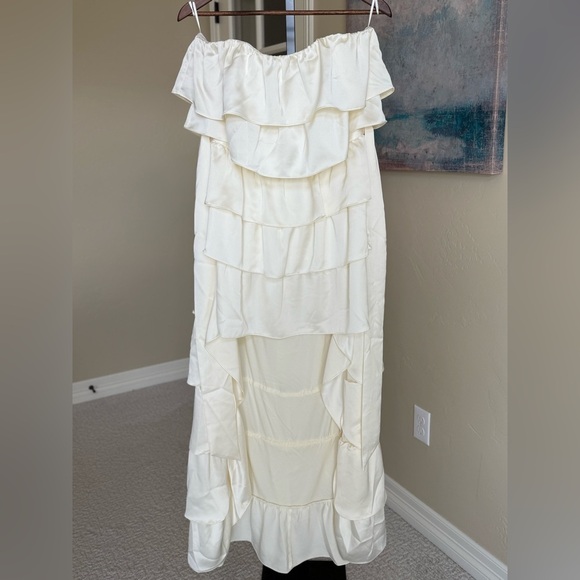 WeWoreWhat Tiered Satin Ruffle High Low Dress in Ivory White Women’s size 14 - Picture 4 of 7